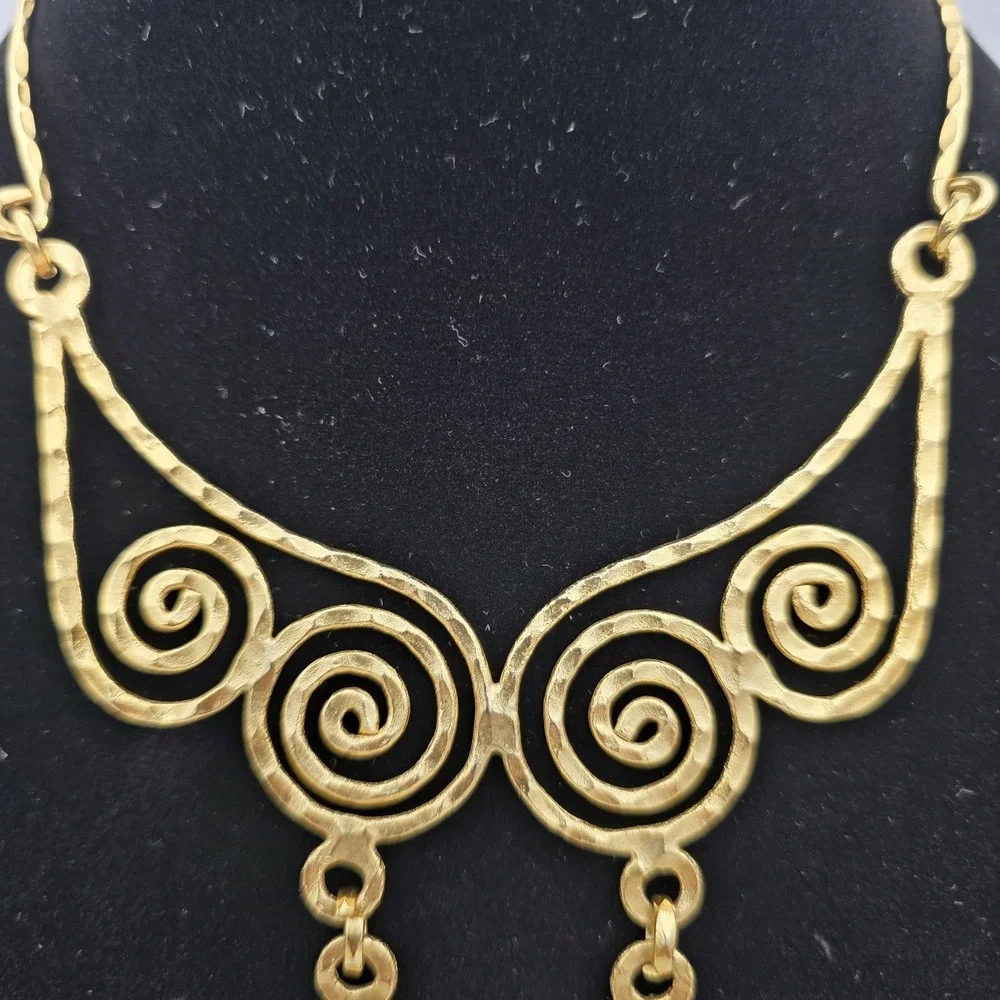 VTG 1970s Hammered Gold Tone Spiral Bib Collar Plate Necklace Runway Couture
